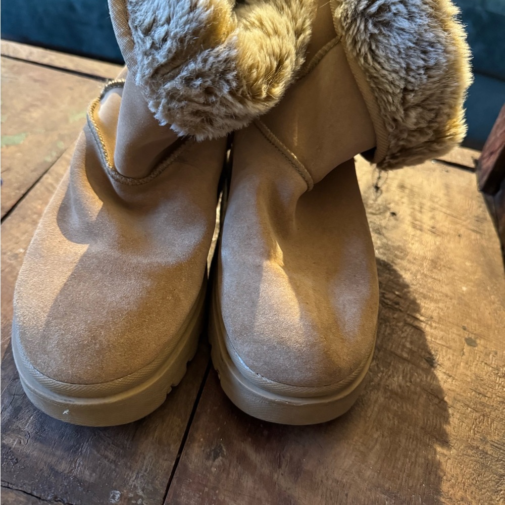 Women Skechers outdoor size 8 very good condition